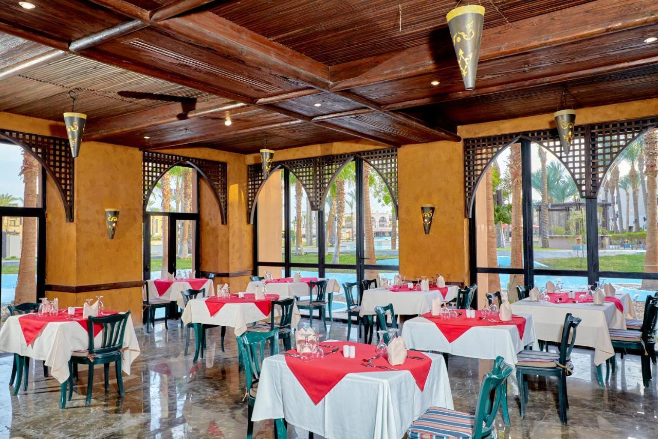 Üdülőközpont Pickalbatros Oasis 5*